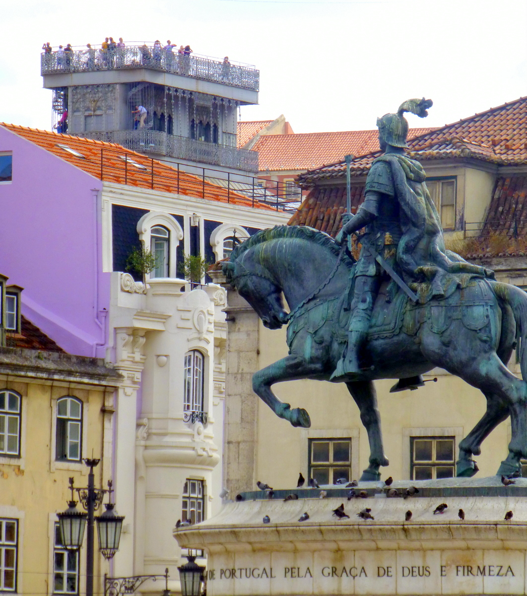 Praça da Figueira, ein weiterer großer Platz in der Innenstadt von Lissabon - wieder mit einer Reiterstatue