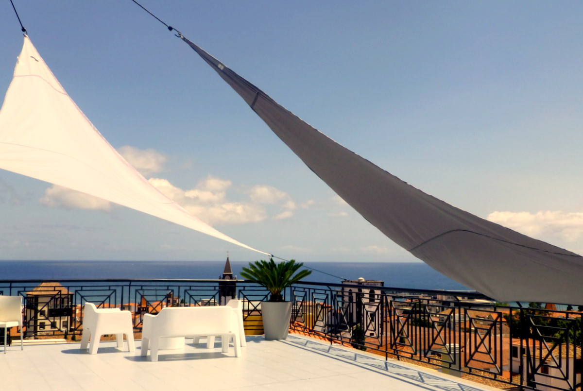 Blick von der Dachterrasse unseres Hotels in der Altstadt von Madeiras Hauptstadt Funchal