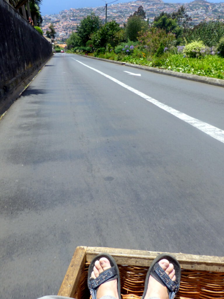 im Rücksturz nach Funchal, ohne EingriffsChancen auf das Tempo -  mangels Bremspedal oder festem Schuhwerk