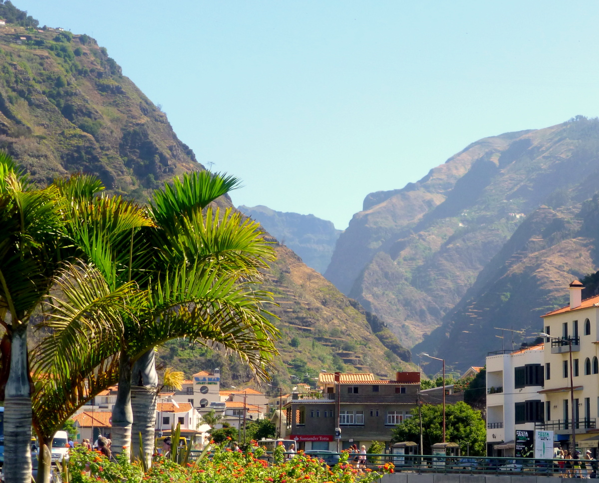 auf einer Kleinbusrundtour von Funchal entlang der Südküstenroute bis an Madeiras Nordspitze